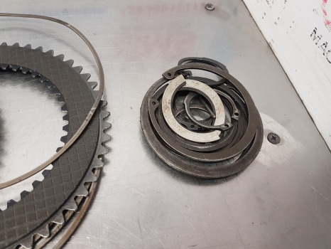 New Holland T5.95, T4, T5, Tl Transmission Clutch Disc Kit 87534848, 87547943 - Диск сцепления для Тракторов: фото 3 New Holland T5.95, T4, T5, Tl Transmission Clutch Disc Kit 87534848, 87547943 - Диск сцепления для Тракторов: фото 3