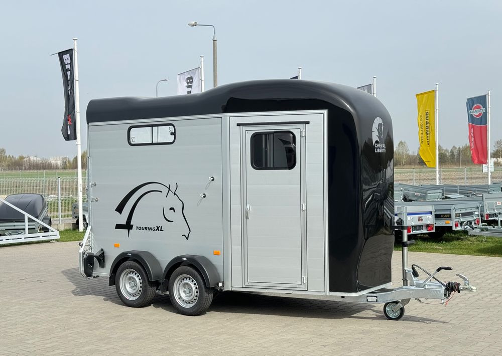 CHEVAL LIBERTÉ Touring Country XL przyczepa na dwa konie | duża siodlarnia | drzwi boczne | rampa przednia | 387×179 cm | ALUMINIOWA | Debon | dostawa | mocna i solidna | - Прицеп-коневоз: фото 1 CHEVAL LIBERTÉ Touring Country XL przyczepa na dwa konie | duża siodlarnia | drzwi boczne | rampa przednia | 387×179 cm | ALUMINIOWA | Debon | dostawa | mocna i solidna | - Прицеп-коневоз: фото 1