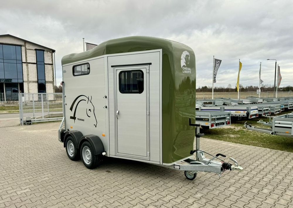 CHEVAL LIBERTÉ Touring Country + siodlarnia | przyczepa dla dwóch koni z rampą z przodu | 2000 kg DMC - Прицеп-коневоз: фото 2 CHEVAL LIBERTÉ Touring Country + siodlarnia | przyczepa dla dwóch koni z rampą z przodu | 2000 kg DMC - Прицеп-коневоз: фото 2