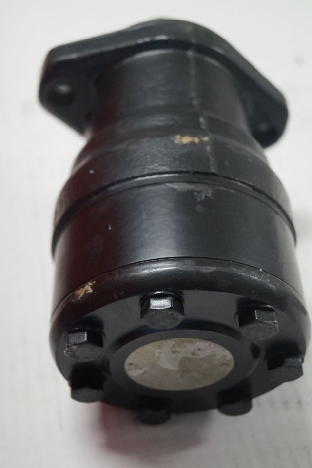 Jungheinrich 26906940 | Stuur motor Steering motor WRL reachtruck till year 2003 - Гидравлический мотор для Погрузочно-разгрузочной техники: фото 2 Jungheinrich 26906940 | Stuur motor Steering motor WRL reachtruck till year 2003 - Гидравлический мотор для Погрузочно-разгрузочной техники: фото 2