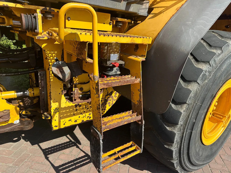 Колёсный погрузчик Volvo L120 F: фото 10 Колёсный погрузчик Volvo L120 F: фото 10