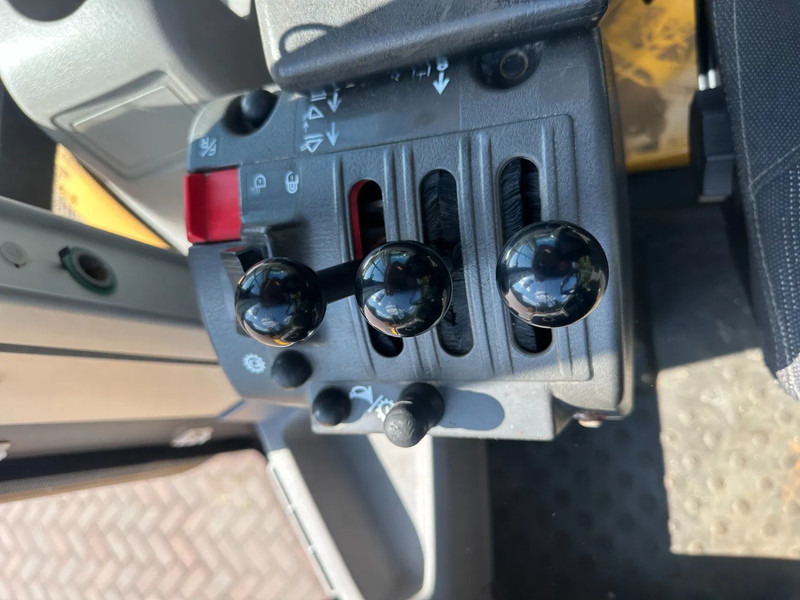 Колёсный погрузчик Volvo L120 F: фото 18 Колёсный погрузчик Volvo L120 F: фото 18