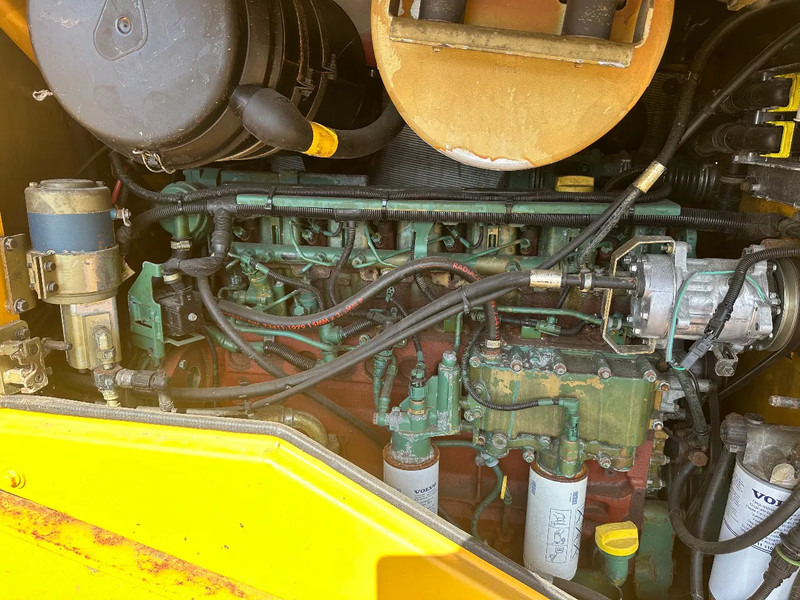 Колёсный погрузчик Volvo L120 F: фото 12 Колёсный погрузчик Volvo L120 F: фото 12