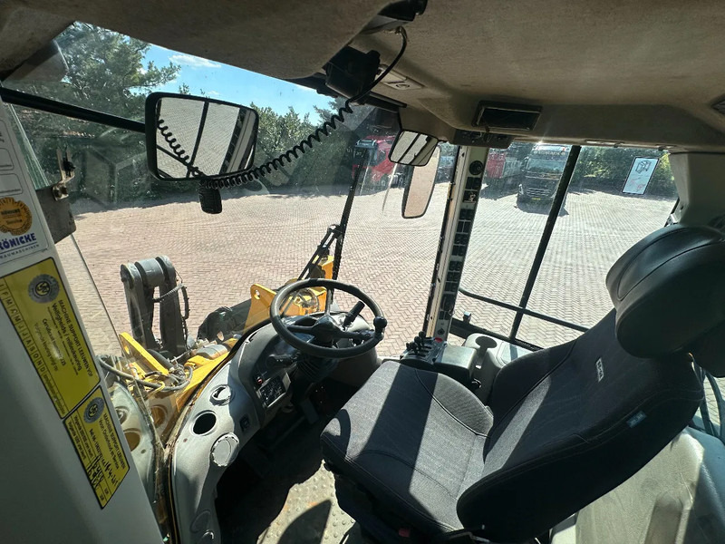 Колёсный погрузчик Volvo L120 F: фото 17 Колёсный погрузчик Volvo L120 F: фото 17