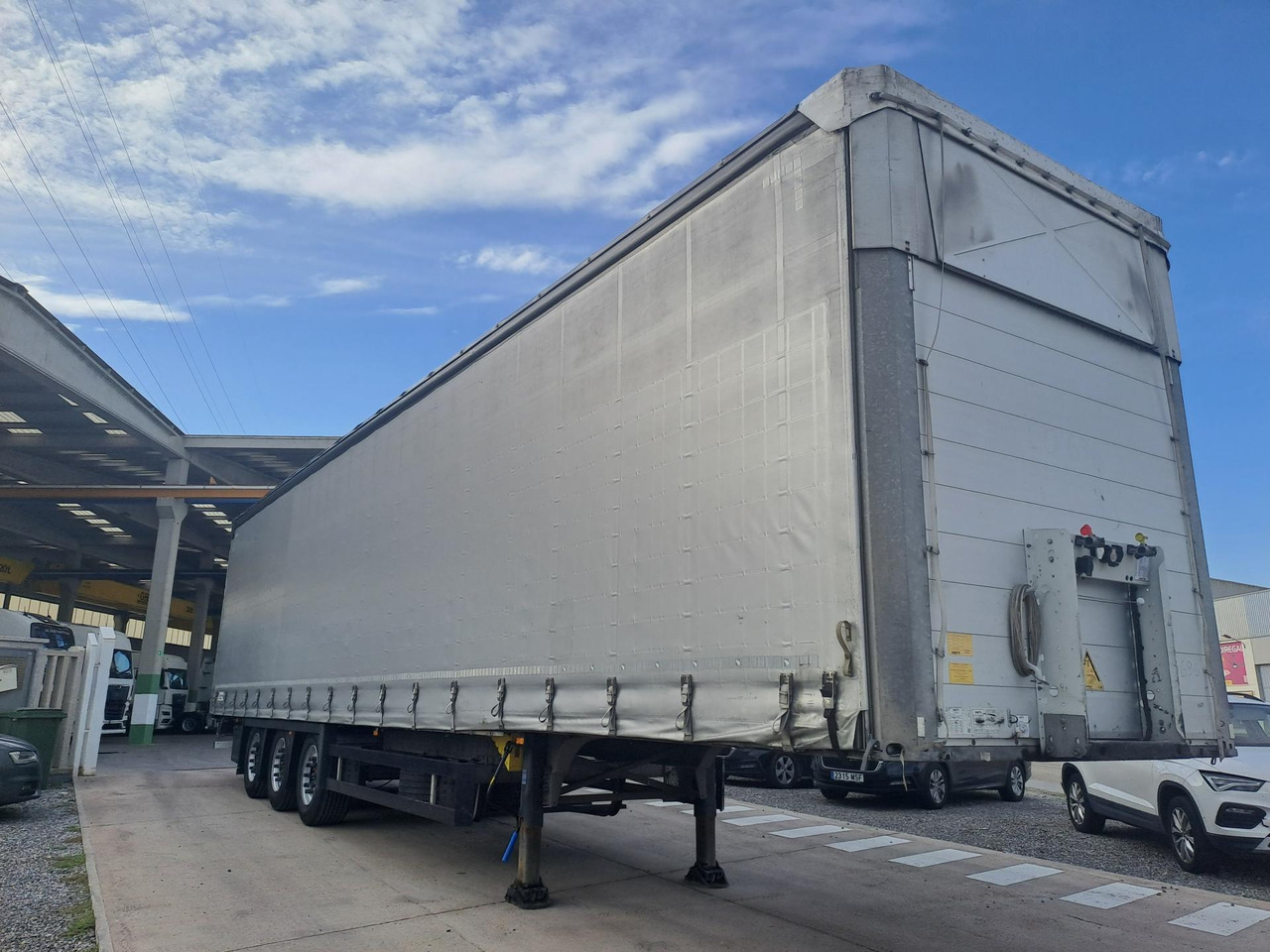 Schmitz Cargobull SCS24/L Varios - Тентованный полуприцеп: фото 3 Schmitz Cargobull SCS24/L Varios - Тентованный полуприцеп: фото 3