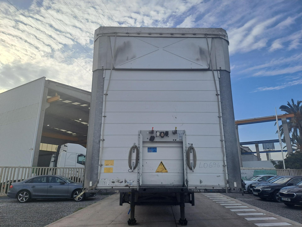 Schmitz Cargobull SCS24/L Varios - Тентованный полуприцеп: фото 2 Schmitz Cargobull SCS24/L Varios - Тентованный полуприцеп: фото 2