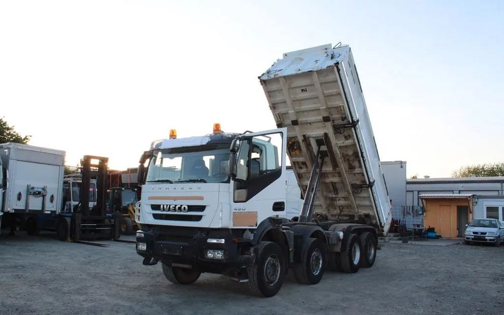 Iveco Trakker 450 |8x4 | Wywrotka trójstronna Meiller Bordmatik | Euro 5 | - Самосвал: фото 3 Iveco Trakker 450 |8x4 | Wywrotka trójstronna Meiller Bordmatik | Euro 5 | - Самосвал: фото 3