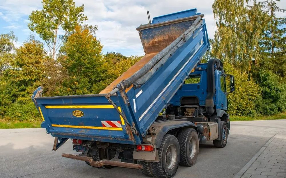 Mercedes-Benz Arocs 2652 6x4 – Wywrotka trójstronna Meiller z Bordmatik (Euro 6) - Самосвал: фото 3 Mercedes-Benz Arocs 2652 6x4 – Wywrotka trójstronna Meiller z Bordmatik (Euro 6) - Самосвал: фото 3