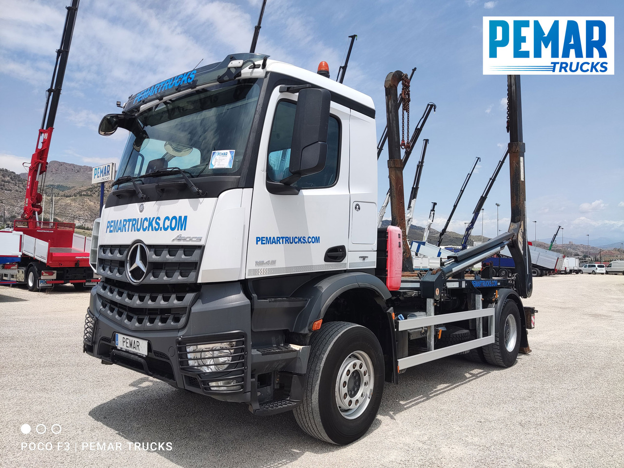 MERCEDES-BENZ AROCS 1845 PORTACONTENEDOR CADENAS - Портальный бункеровоз: фото 1 MERCEDES-BENZ AROCS 1845 PORTACONTENEDOR CADENAS - Портальный бункеровоз: фото 1