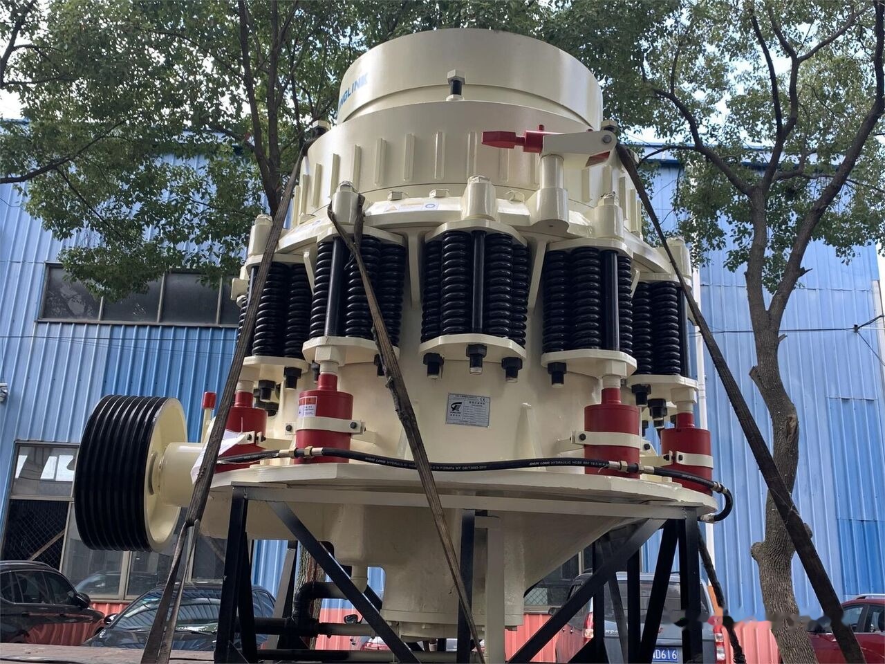 Kinglink 250TPH KLM1380 Iron Ore Cone Crusher - Конусная дробилка: фото 3 Kinglink 250TPH KLM1380 Iron Ore Cone Crusher - Конусная дробилка: фото 3