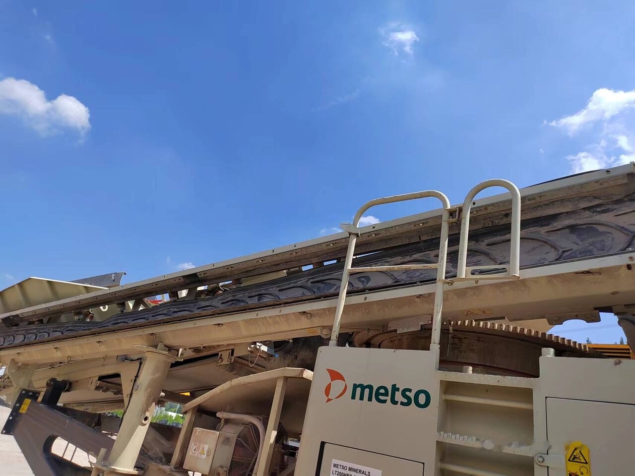 Metso Lokotrack LT200HPS MOBILE CONE CRUSHER WITH SCREEN - Мобильная дробилка: фото 2 Metso Lokotrack LT200HPS MOBILE CONE CRUSHER WITH SCREEN - Мобильная дробилка: фото 2