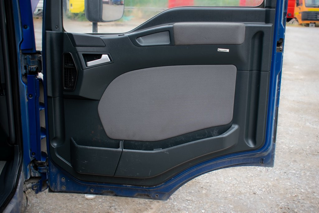 MAN TGL DOOR TRIM RIGHT - PASSENGER'S - Дверь и запчасти для Грузовиков: фото 1 MAN TGL DOOR TRIM RIGHT - PASSENGER'S - Дверь и запчасти для Грузовиков: фото 1