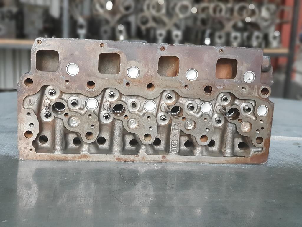 MERCEDES-BENZ VARIO - Головка блока для Грузовиков: фото 2 MERCEDES-BENZ VARIO - Головка блока для Грузовиков: фото 2