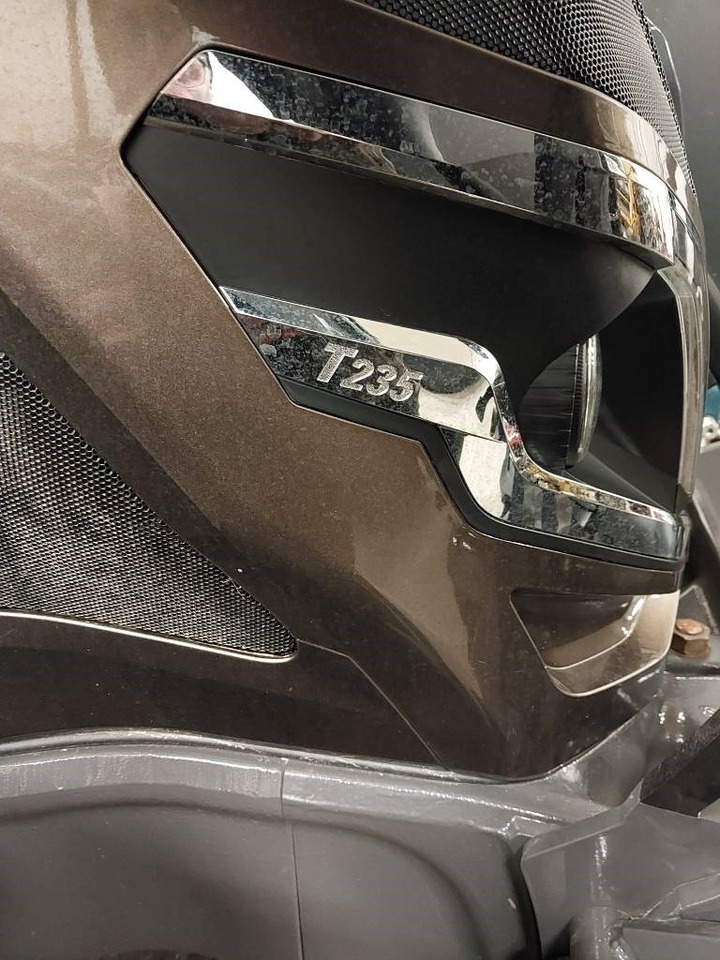 Valtra T 235 - Трактор: фото 5 Valtra T 235 - Трактор: фото 5