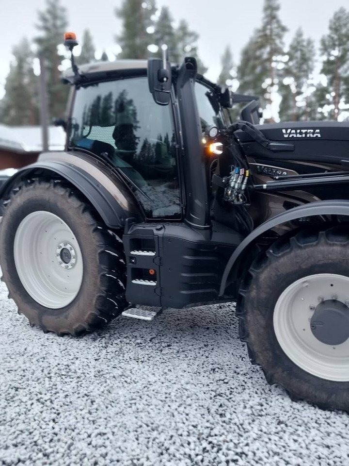 Valtra T 235 - Трактор: фото 3 Valtra T 235 - Трактор: фото 3