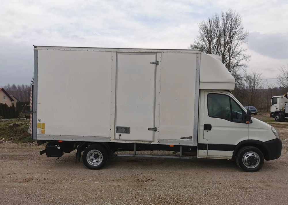 Iveco 3.0-150KM Daily 35C15 Kontener winda Dhollandia 750kg długi 35-150 Klimatyzacja długi rozstaw - Фургон с закрытым кузовом: фото 4 Iveco 3.0-150KM Daily 35C15 Kontener winda Dhollandia 750kg długi 35-150 Klimatyzacja długi rozstaw - Фургон с закрытым кузовом: фото 4