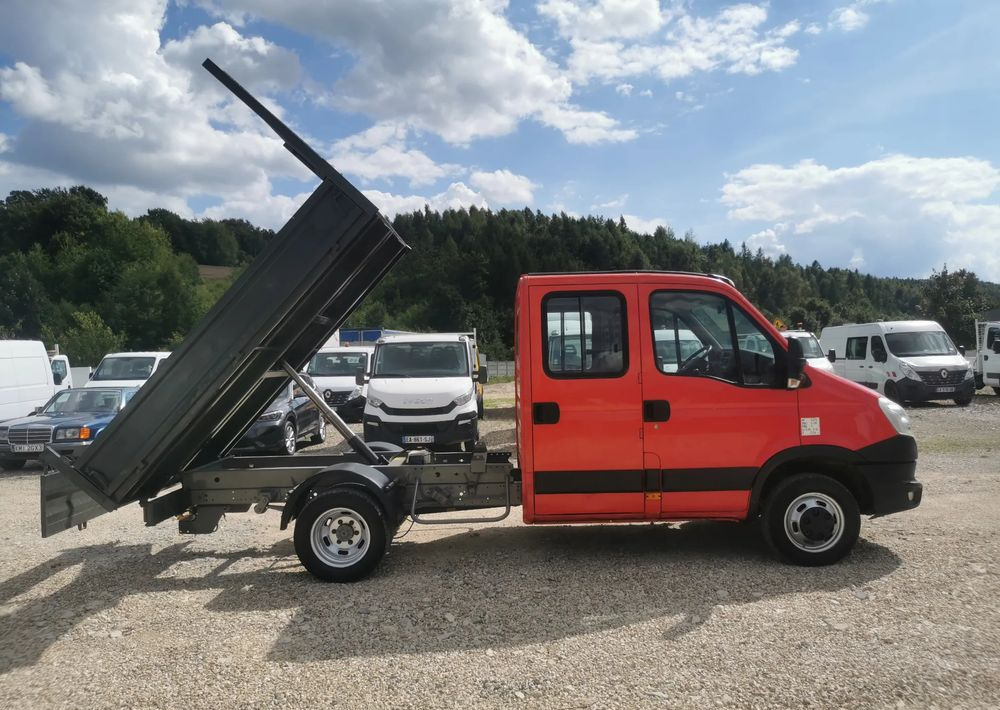 Iveco Daily 35C13 Brygadówka wywrotka Klimatyzacja Dubel hak kiper doka 35C13 - Малотоннажный самосвал: фото 2 Iveco Daily 35C13 Brygadówka wywrotka Klimatyzacja Dubel hak kiper doka 35C13 - Малотоннажный самосвал: фото 2