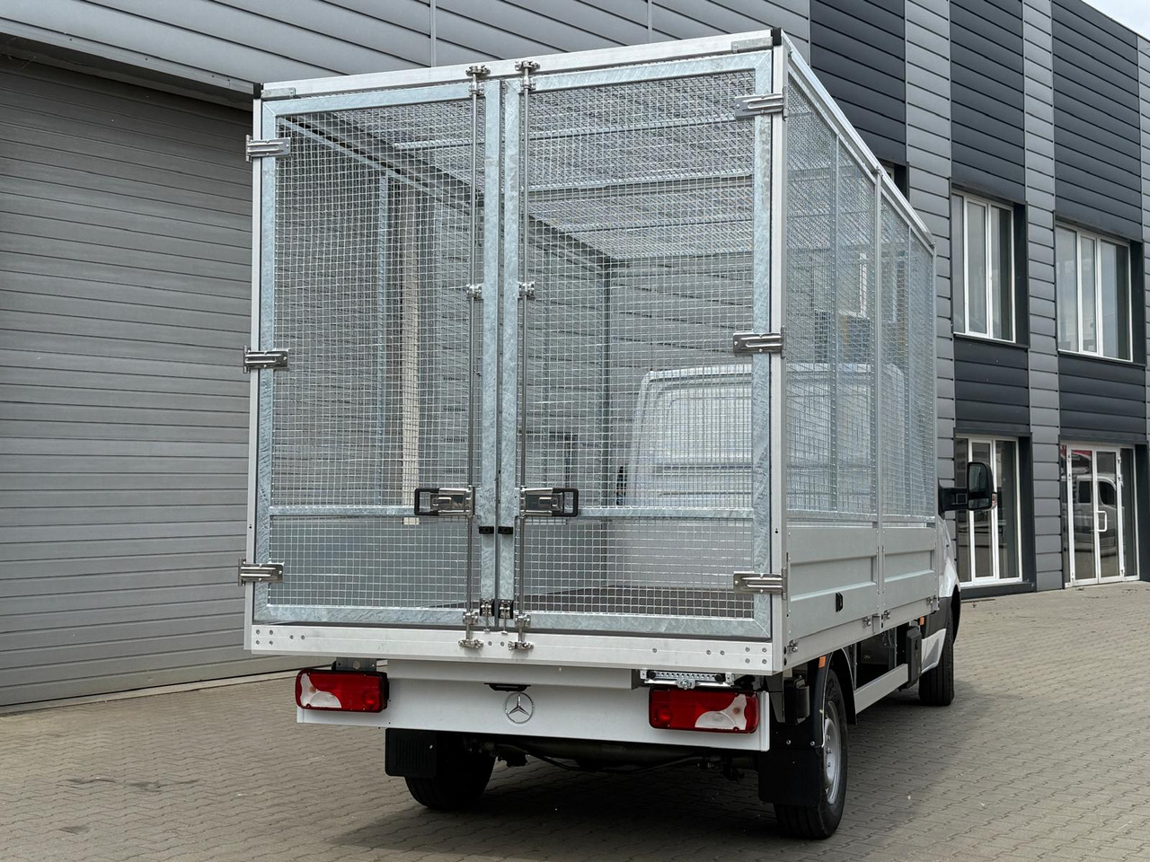 Mercedes eSprinter - Малотоннажный бортовой грузовик, Электрический фургон: фото 4 Mercedes eSprinter - Малотоннажный бортовой грузовик, Электрический фургон: фото 4