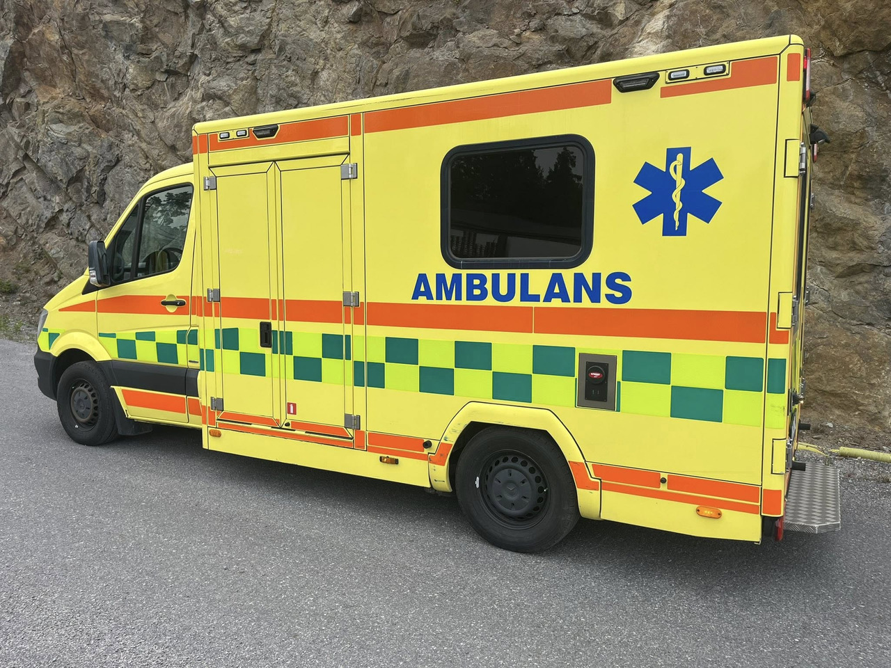MERCEDES-BENZ Sprinter 319 - AMBULANCE / Krankenwagen / швидка допомога - Машина скорой помощи: фото 3 MERCEDES-BENZ Sprinter 319 - AMBULANCE / Krankenwagen / швидка допомога - Машина скорой помощи: фото 3