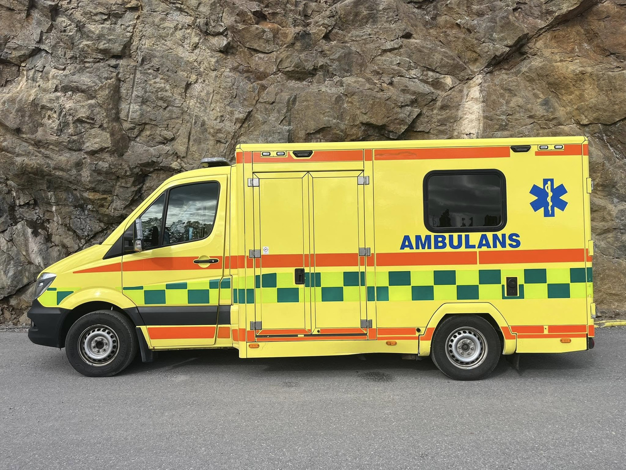 Mercedes-Benz Sprinter 319 - AMBULANCEBOX / Krankenwagen / ambulance - Машина скорой помощи: фото 1 Mercedes-Benz Sprinter 319 - AMBULANCEBOX / Krankenwagen / ambulance - Машина скорой помощи: фото 1
