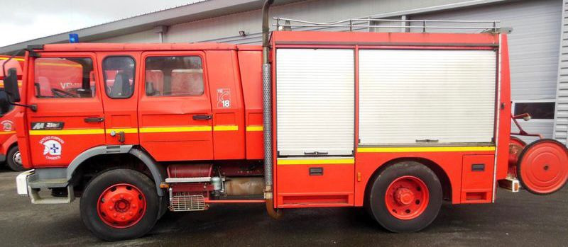 Renault M210 Midliner Feuerwehr 3.000 Liter Tank+ Pumpe - Пожарная машина: фото 1 Renault M210 Midliner Feuerwehr 3.000 Liter Tank+ Pumpe - Пожарная машина: фото 1