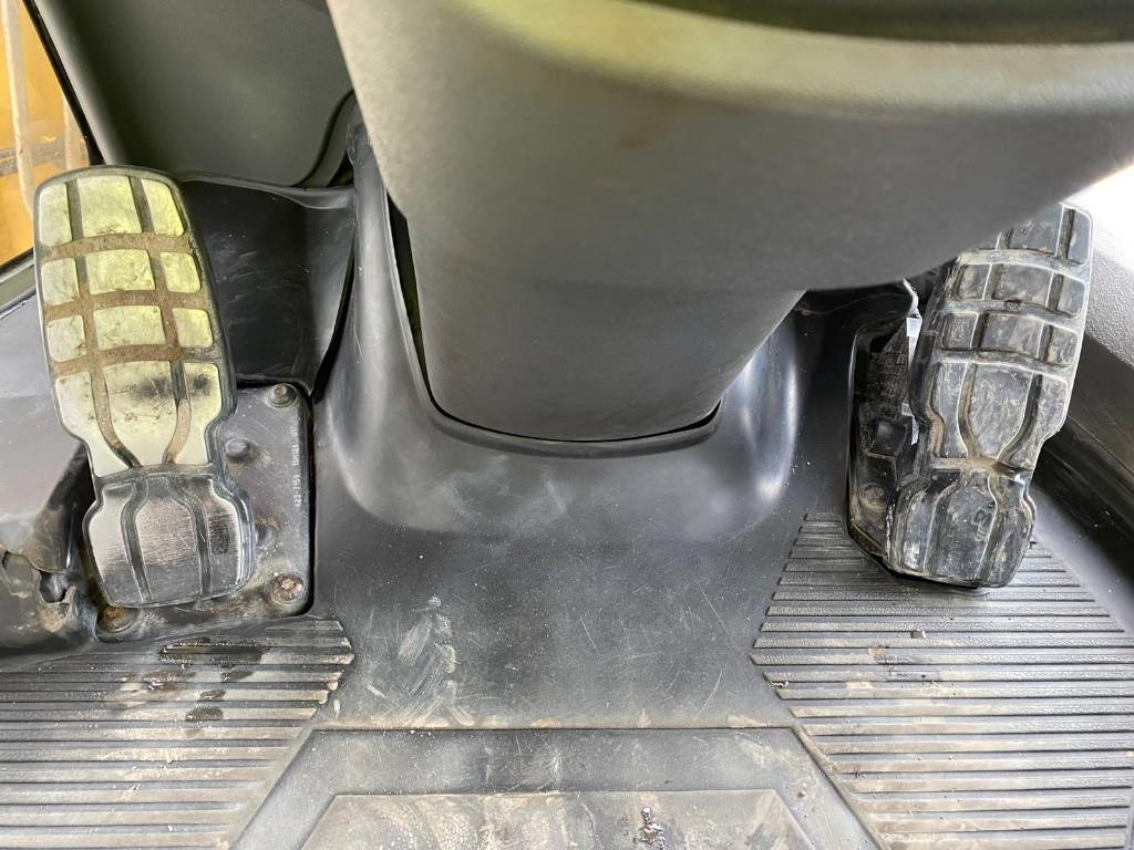 Колёсный погрузчик CAT 938 M (Bucket + Forks): фото 17 Колёсный погрузчик CAT 938 M (Bucket + Forks): фото 17