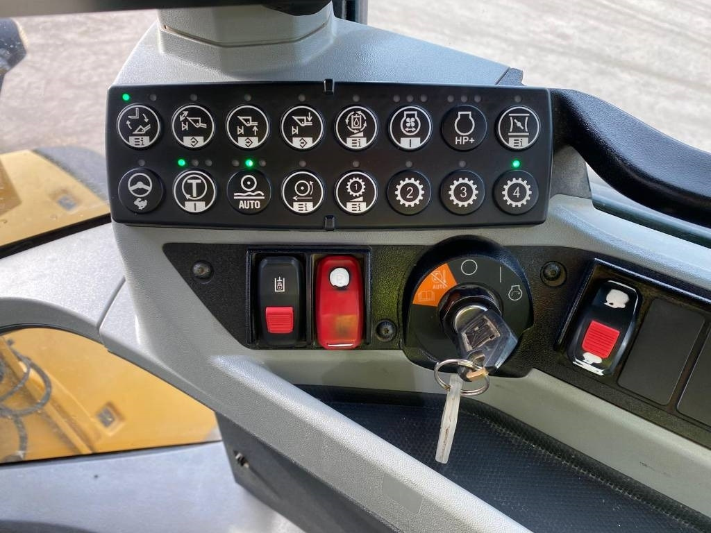 Колёсный погрузчик CAT 938 M (Bucket + Forks): фото 13 Колёсный погрузчик CAT 938 M (Bucket + Forks): фото 13