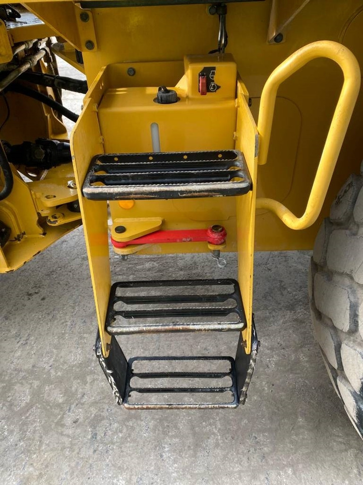 Колёсный погрузчик CAT 938 M (Bucket + Forks): фото 29 Колёсный погрузчик CAT 938 M (Bucket + Forks): фото 29