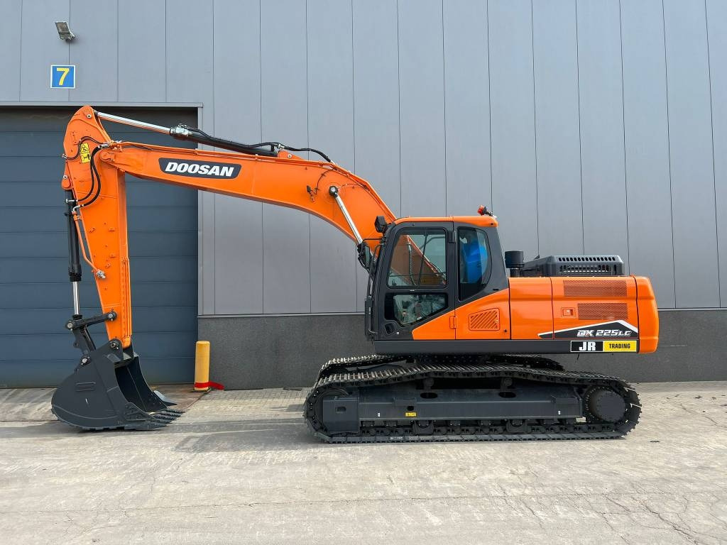 Doosan DX 225 LC-7M - Гусеничный экскаватор: фото 1 Doosan DX 225 LC-7M - Гусеничный экскаватор: фото 1