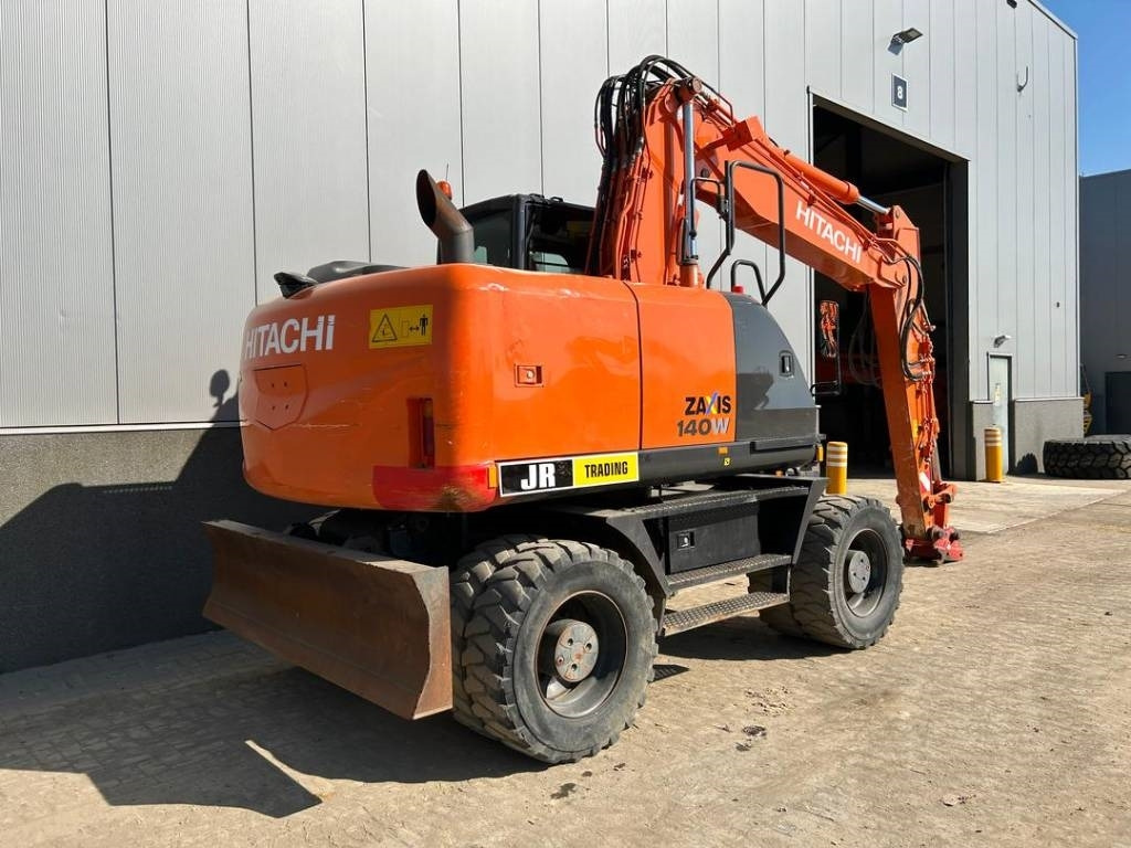 Hitachi ZX 140 W-5B - Колёсный экскаватор: фото 4 Hitachi ZX 140 W-5B - Колёсный экскаватор: фото 4