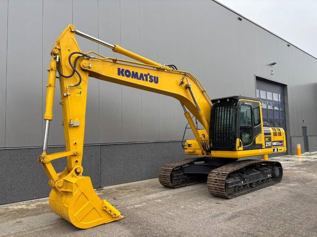 Komatsu PC 210-10M0 - Гусеничный экскаватор: фото 2 Komatsu PC 210-10M0 - Гусеничный экскаватор: фото 2