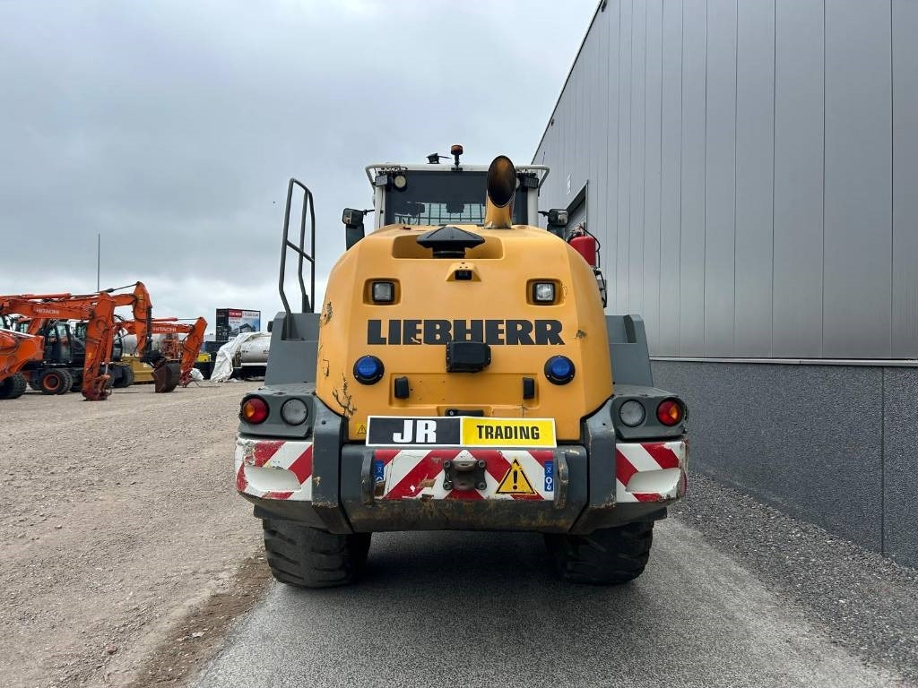 Liebherr L 550 (Comes with High-tip - Mit Hochkipper) - Колёсный погрузчик: фото 4 Liebherr L 550 (Comes with High-tip - Mit Hochkipper) - Колёсный погрузчик: фото 4
