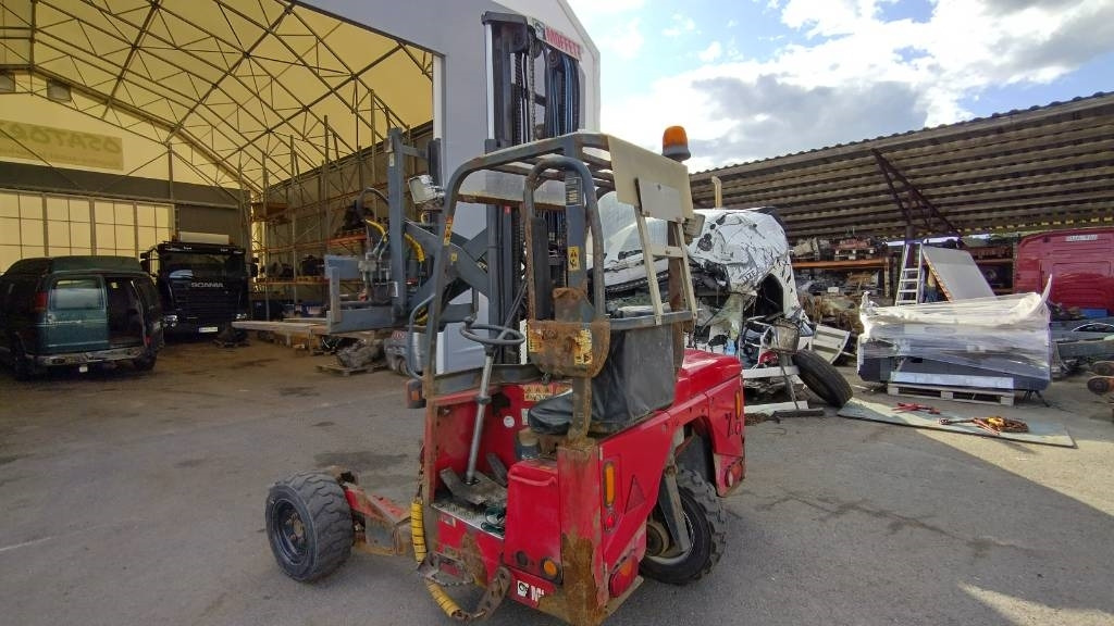 Moffett M4 25.4 ajoneuvotrukki  - Мобильный вилочный погрузчик: фото 2 Moffett M4 25.4 ajoneuvotrukki  - Мобильный вилочный погрузчик: фото 2