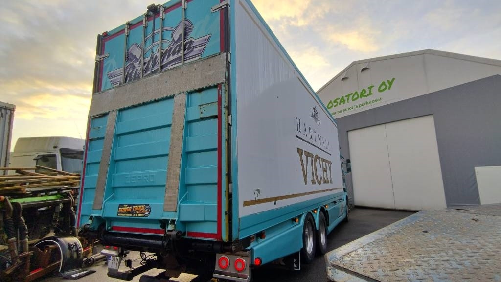 Scania R560 6x2 8,35m umpikori +pl-nostin - Грузовик с закрытым кузовом: фото 3 Scania R560 6x2 8,35m umpikori +pl-nostin - Грузовик с закрытым кузовом: фото 3