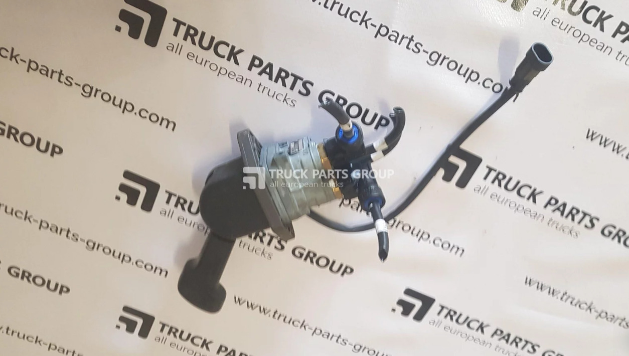 IVECO IVECO STRALIS EURO6 hand brake valve 15194, 7420532931, 7421051046, 20532931, 21051046, 2.62019, 6.15051, 35419, 35271, 06.020.4007.051, 095.291, 095/95, 11660, 1226728, 1362-2919010, 143.220-00A, 2.6 - Детали тормозной системы для Грузовиков: фото 1 IVECO IVECO STRALIS EURO6 hand brake valve 15194, 7420532931, 7421051046, 20532931, 21051046, 2.62019, 6.15051, 35419, 35271, 06.020.4007.051, 095.291, 095/95, 11660, 1226728, 1362-2919010, 143.220-00A, 2.6 - Детали тормозной системы для Грузовиков: фото 1