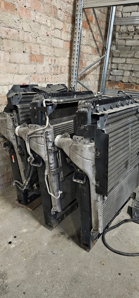 Mercedes Benz Mercedes Benz MP4 Actros EURO6 emission radiator cooling , coolant radiator, intercooler, engine cooling system 9605000002, 9605002501, 9605013801, 9605001454, 9605002217, 9605000004, 9605014103, 9605 - Радиатор: фото 2 Mercedes Benz Mercedes Benz MP4 Actros EURO6 emission radiator cooling , coolant radiator, intercooler, engine cooling system 9605000002, 9605002501, 9605013801, 9605001454, 9605002217, 9605000004, 9605014103, 9605 - Радиатор: фото 2