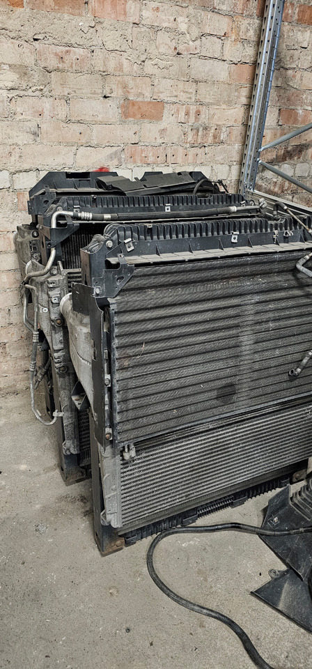 Mercedes Benz Mercedes Benz MP4 Actros EURO6 emission radiator cooling , coolant radiator, intercooler, engine cooling system 9605000002, 9605002501, 9605013801, 9605001454, 9605002217, 9605000004, 9605014103, 9605 - Радиатор: фото 1 Mercedes Benz Mercedes Benz MP4 Actros EURO6 emission radiator cooling , coolant radiator, intercooler, engine cooling system 9605000002, 9605002501, 9605013801, 9605001454, 9605002217, 9605000004, 9605014103, 9605 - Радиатор: фото 1