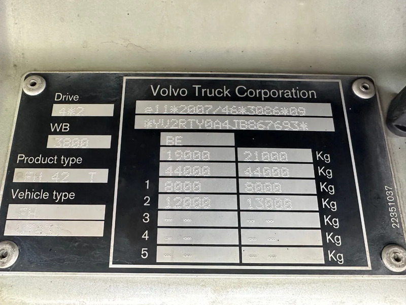 Volvo FH 460 / GLOBETROTTER / EURO 6 / I-Shift / HYDRAULIC / FULL AIR / NEW TACHO - Тягач: фото 4 Volvo FH 460 / GLOBETROTTER / EURO 6 / I-Shift / HYDRAULIC / FULL AIR / NEW TACHO - Тягач: фото 4