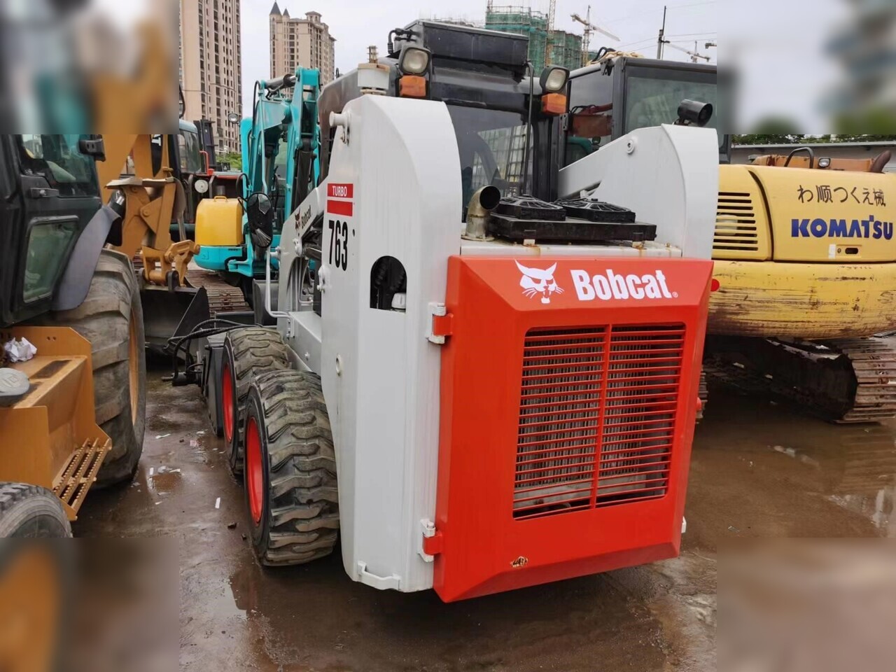 BOBCAT 763 - Мини-погрузчик с бортовым поворотом: фото 1 BOBCAT 763 - Мини-погрузчик с бортовым поворотом: фото 1