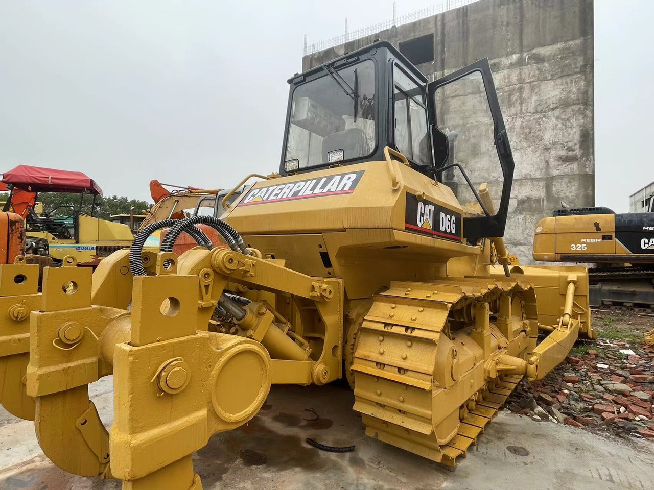 CATERPILLAR D6G - Бульдозер: фото 1 CATERPILLAR D6G - Бульдозер: фото 1