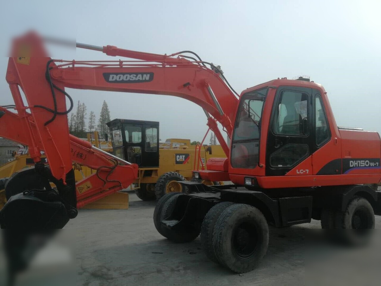 DOOSAN DH150W-7 - Колёсный экскаватор: фото 1 DOOSAN DH150W-7 - Колёсный экскаватор: фото 1