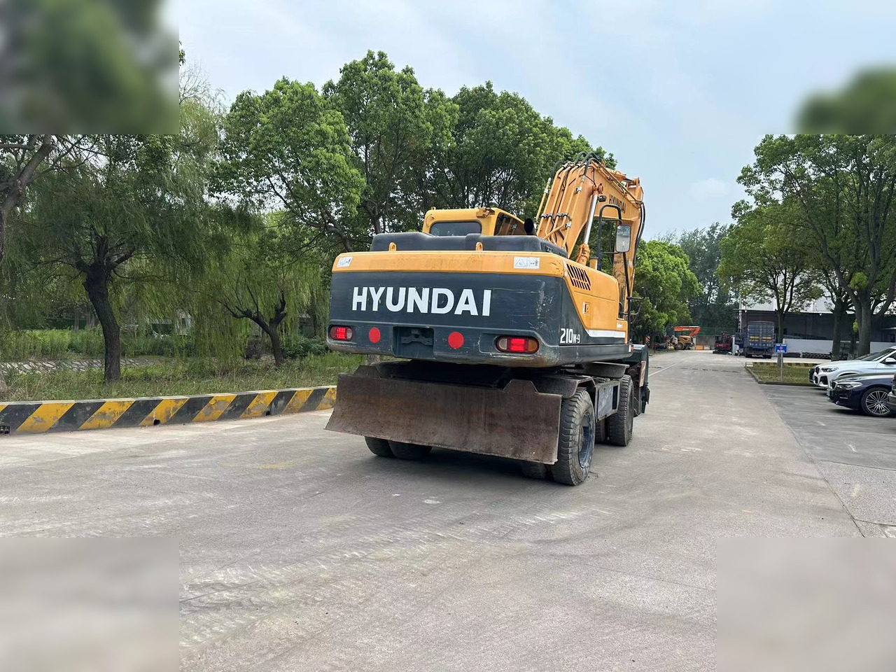 HYUNDAI ROBEX 210W-9 - Колёсный экскаватор: фото 3 HYUNDAI ROBEX 210W-9 - Колёсный экскаватор: фото 3