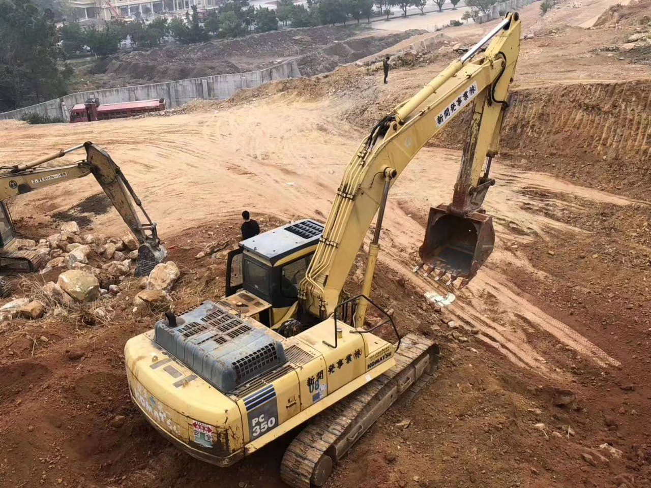 KOMATSU PC350-7 - Гусеничный экскаватор: фото 1 KOMATSU PC350-7 - Гусеничный экскаватор: фото 1