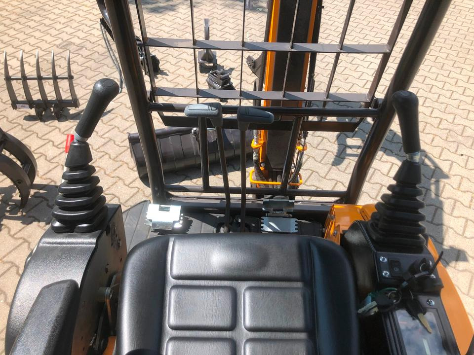 Мини-экскаватор Minibagger BK1700JS + Zubehör *INKL.19% MWST*BERGER KRAUS*KUBOTA*JOYST*SOFORT!: фото 17 Мини-экскаватор Minibagger BK1700JS + Zubehör *INKL.19% MWST*BERGER KRAUS*KUBOTA*JOYST*SOFORT!: фото 17