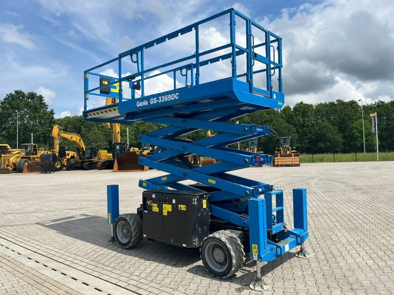 Genie GS 3369 DC - Ножничный подъемник: фото 2 Genie GS 3369 DC - Ножничный подъемник: фото 2