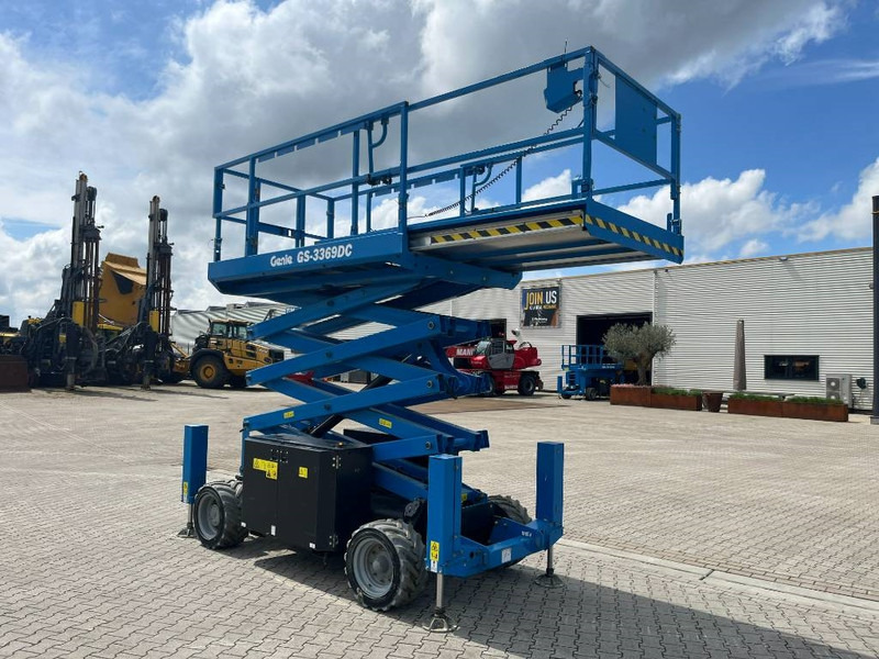 Genie GS 3369 DC - Ножничный подъемник: фото 4 Genie GS 3369 DC - Ножничный подъемник: фото 4