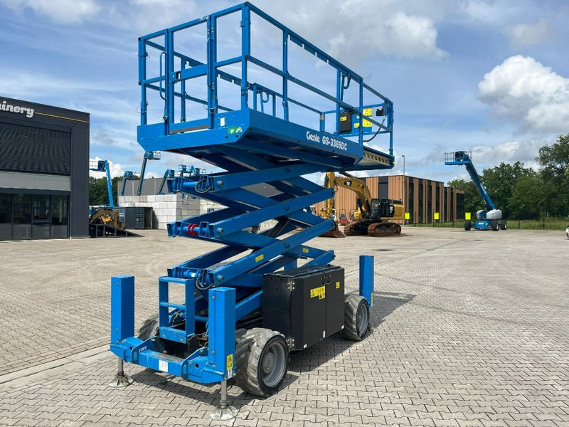 Genie GS 3369 DC - Ножничный подъемник: фото 3 Genie GS 3369 DC - Ножничный подъемник: фото 3