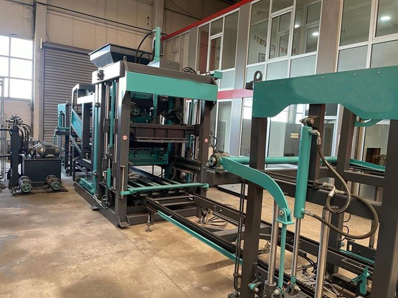 Constmach Machine de Fabrication de Blocs de Béton BS-20 Garantie de 2 ans - Вибропресс: фото 5 Constmach Machine de Fabrication de Blocs de Béton BS-20 Garantie de 2 ans - Вибропресс: фото 5