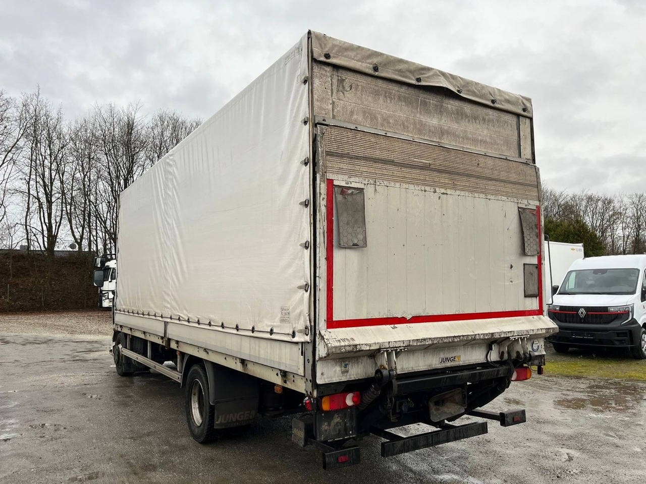 Renault MIDLUM 220 - Тентованный грузовик: фото 3 Renault MIDLUM 220 - Тентованный грузовик: фото 3
