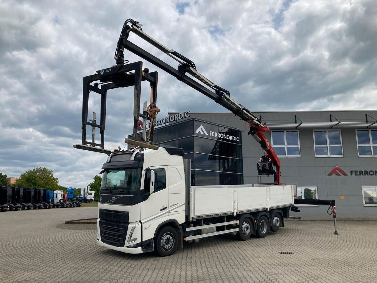 Volvo FH460 8x2 TRIDEM VLA&NLA gelenkt*FASSI F215AS.24 - Автоманипулятор: фото 2 Volvo FH460 8x2 TRIDEM VLA&NLA gelenkt*FASSI F215AS.24 - Автоманипулятор: фото 2